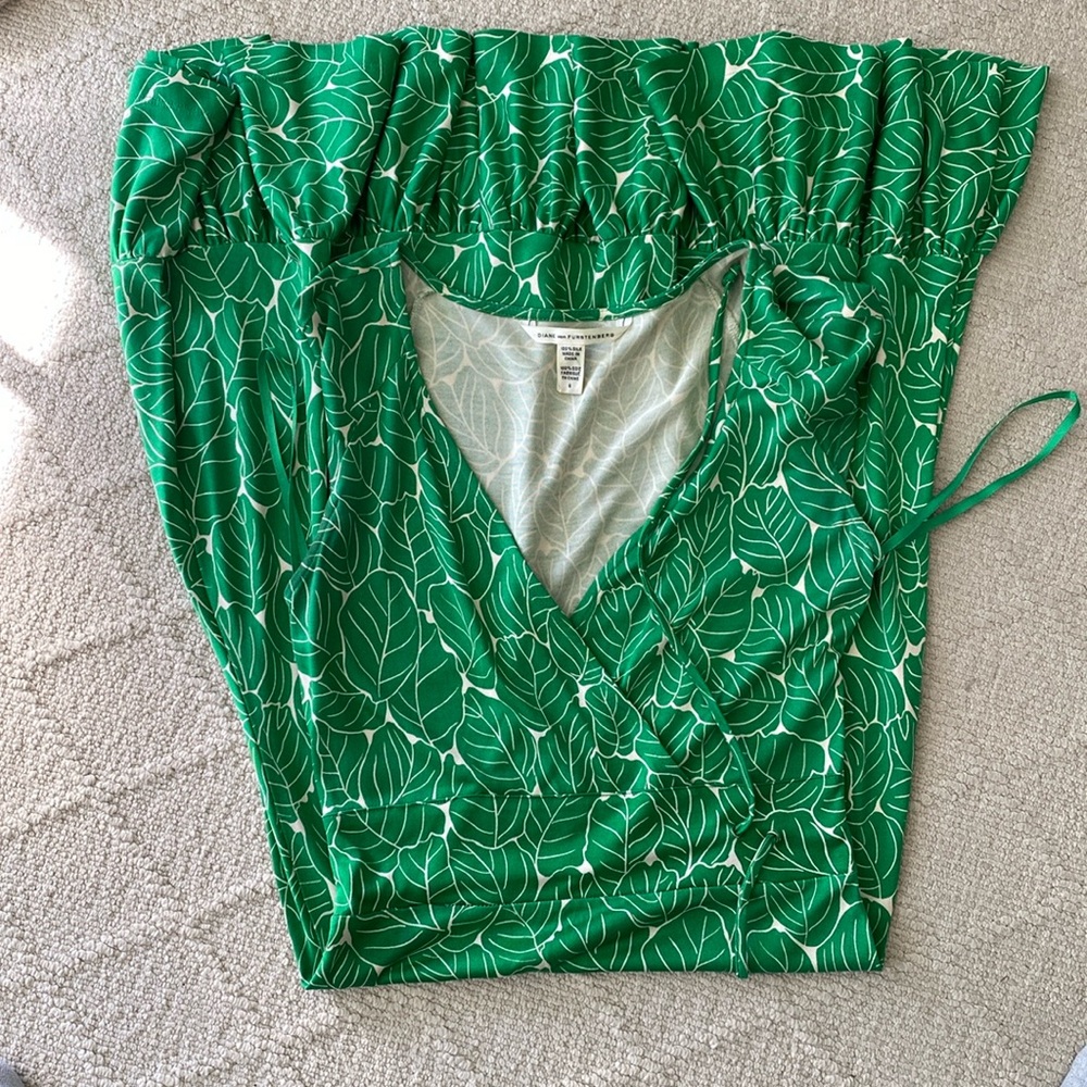 Diane Von Furstenberg silk green leaf print dress size 6